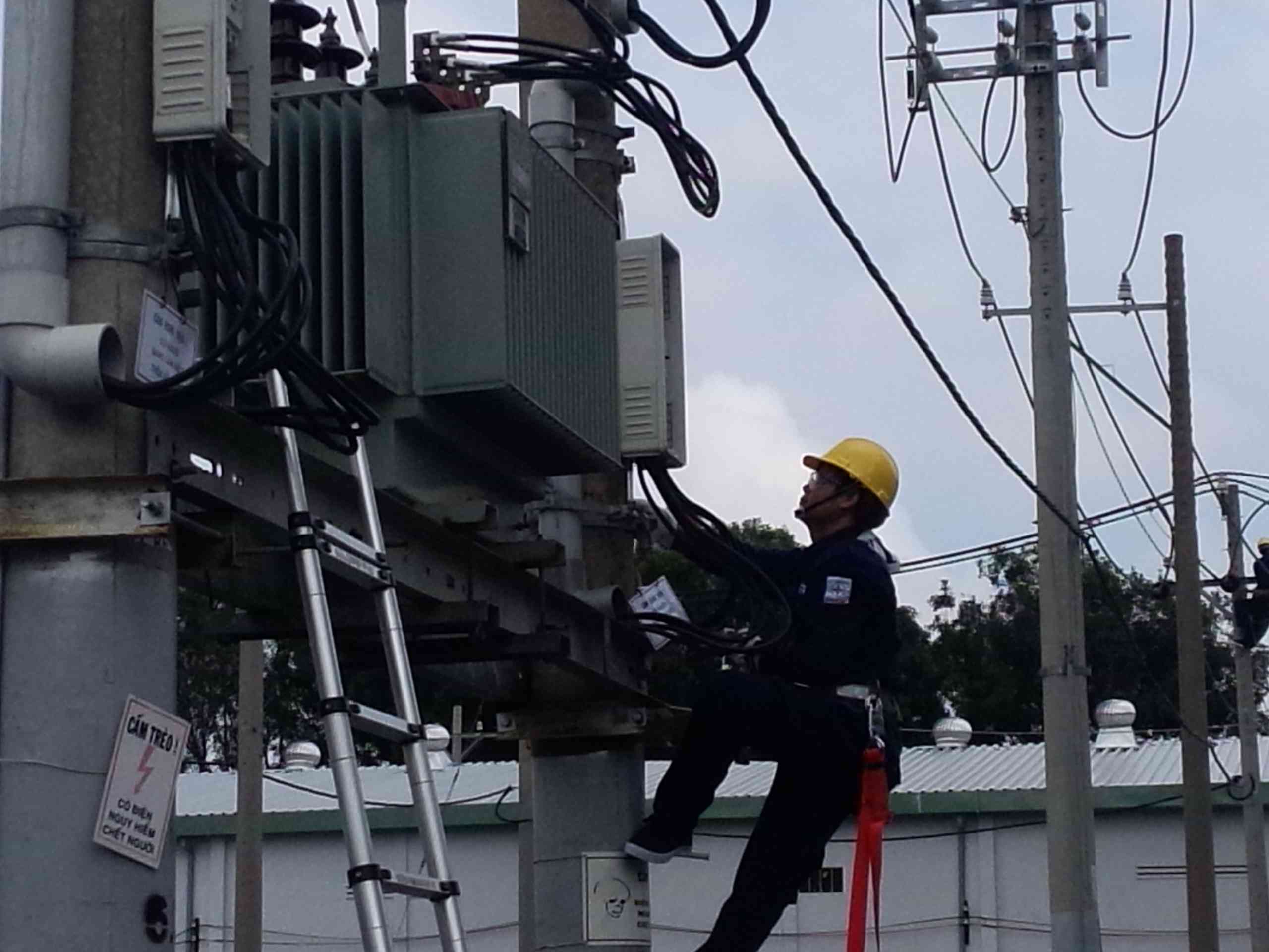 NHÀ MÁY CƠ KHÍ DUYÊN HẢI VÀ THIẾT KẾ HỆ THỐNG ĐIỆN CHO NHAF MÁY